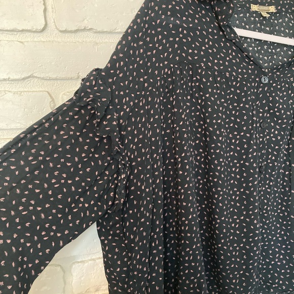 NWOT‎ Gimmicks By BKE Button Down Ruffle Shoulder Top Large - Picture 4 of 5